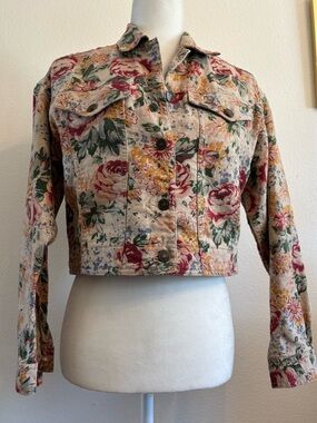 Vintage LizWear floral Jean jacket in beautiful condition